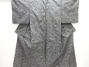 亀甲に華文織り出し本場村山大島紬着物